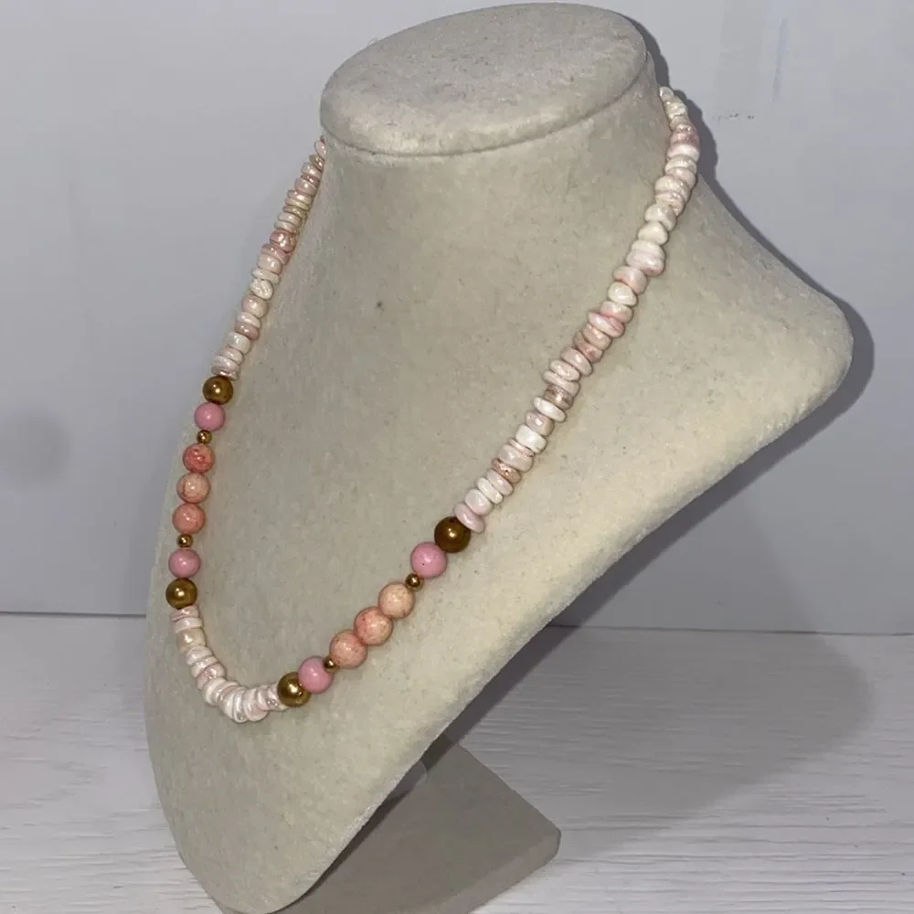 Vintage Conch Shell Round Bead Pink and White Beaded Necklace - Picture 5 of 11